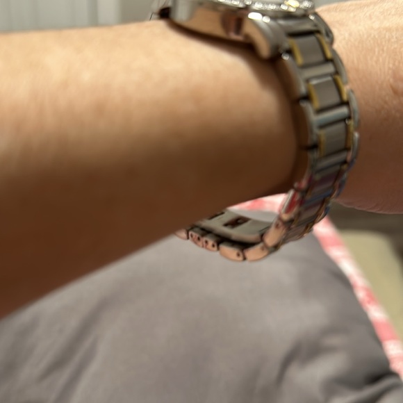 Bulova silver/ gold watch - Picture 3 of 6